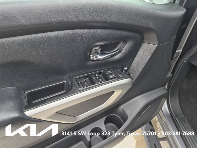 Used 2017 Nissan Titan SV RWD image 19