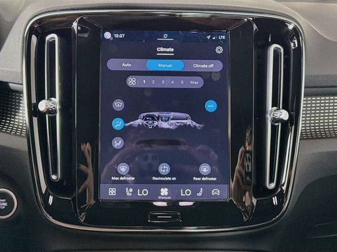 Certified 2023 Volvo XC40 B5 Plus w/ Protection Package Premier AWD/4WD image 17