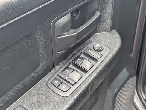 Used 2018 RAM 1500 Express AWD/4WD image 26