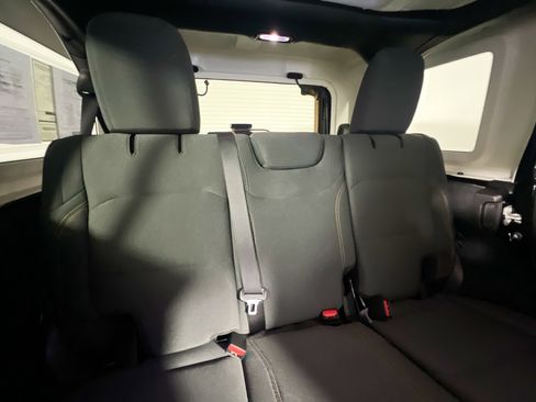 Used 2024 Jeep Wrangler Unlimited Sport AWD/4WD image 33
