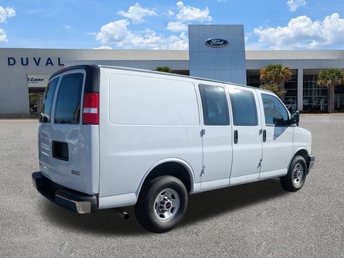 Used 2023 GMC Savana 2500 w/ Driver Convenience Package image 4