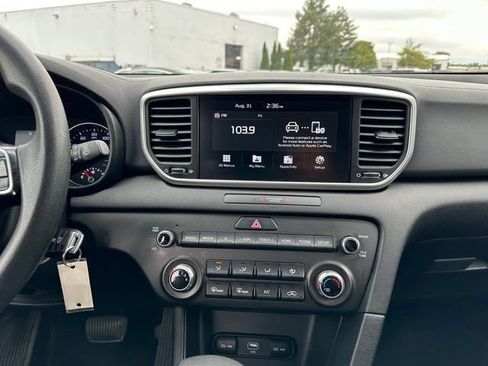 Used 2020 Kia Sportage LX AWD/4WD image 16