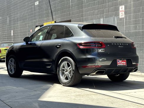 Used 2018 Porsche Macan AWD/4WD image 3