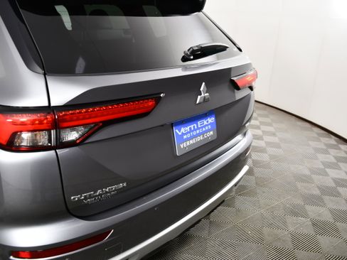 Used 2024 Mitsubishi Outlander SEL AWD/4WD image 15