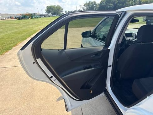 Used 2024 Chevrolet Equinox LT FWD image 15