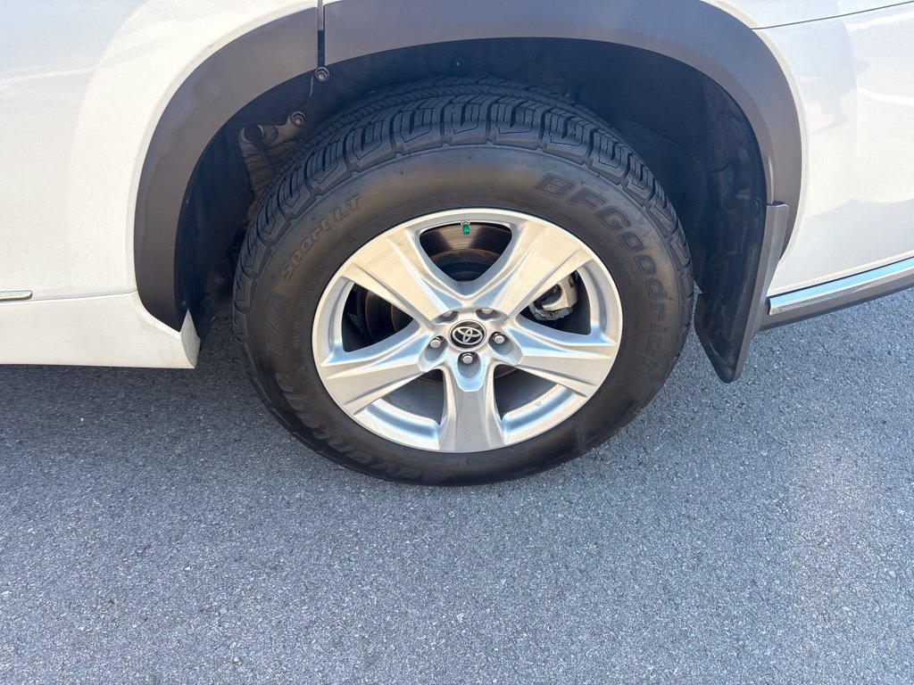 Used 2022 Toyota Highlander L FWD image 27