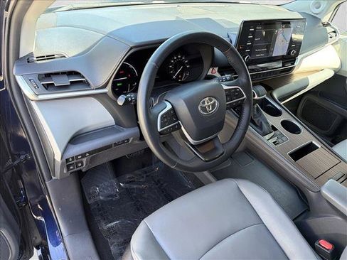 Used 2022 Toyota Sienna XLE w/ XLE Plus Package image 13