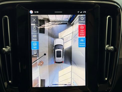 Certified 2025 Volvo XC40 B5 Plus AWD/4WD image 18