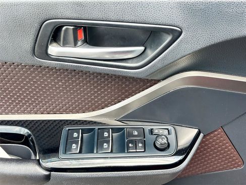 Used 2019 Toyota C-HR Limited FWD image 17