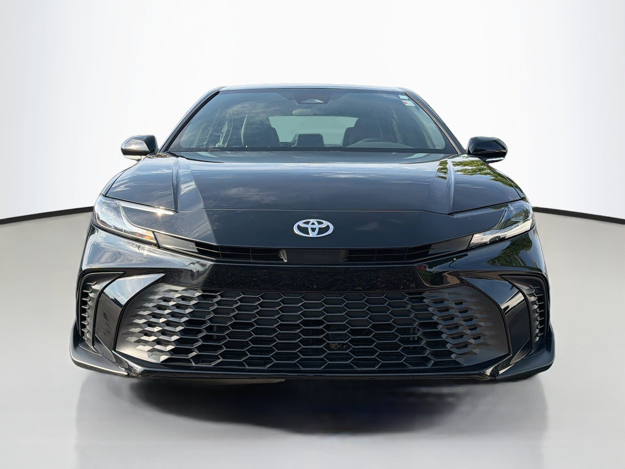 Used 2025 Toyota Camry SE FWD image 5