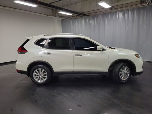 Used 2017 Nissan Rogue SV image 10