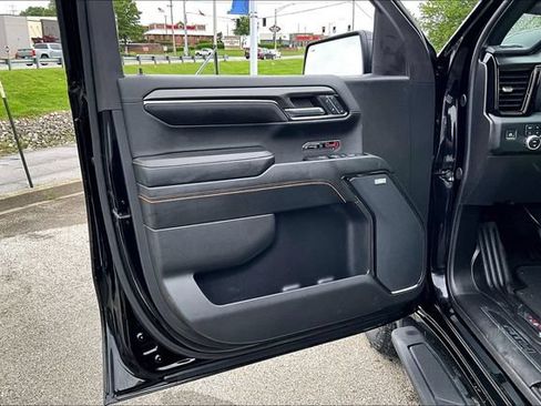 Used 2024 GMC Sierra 1500 AT4 w/ Technology Package AWD/4WD image 17