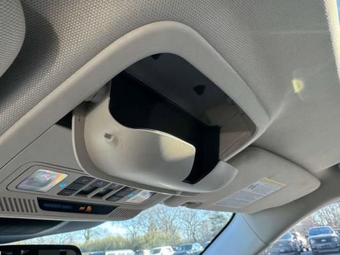 Used 2022 Ford Explorer XLT w/ Equipment Group 202A image 42