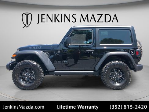 Used 2025 Jeep Wrangler Sport AWD/4WD image 4