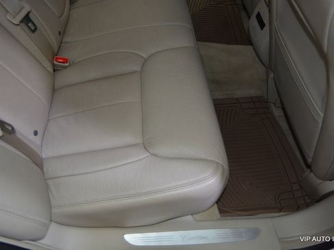 Used 2011 Cadillac DTS Luxury image 28