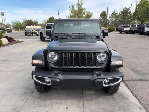 Used 2024 Jeep Gladiator Sport w/ Convenience Group image 8