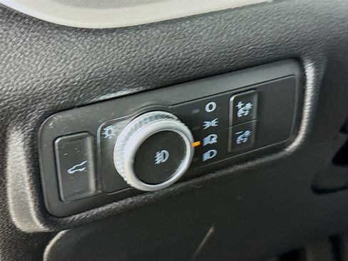 Used 2022 Ford Explorer XLT w/ Equipment Group 202A image 9