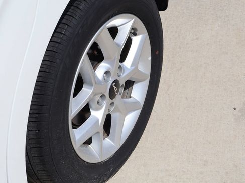 Used 2025 Kia Soul LX w/ LX Technology Package FWD image 39