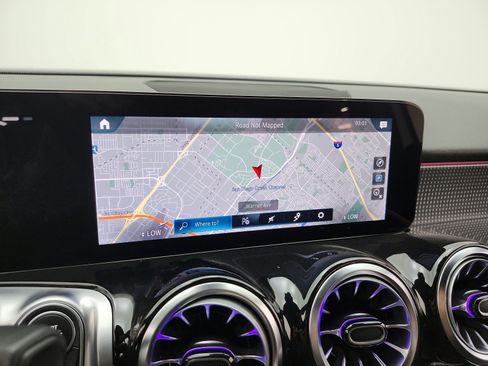 Used 2022 Mercedes-Benz GLB 250 image 9