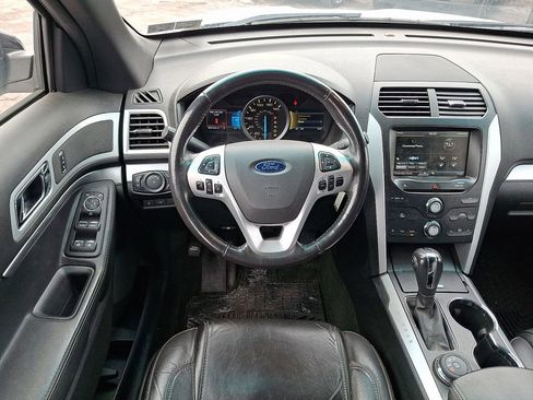 Used 2014 Ford Explorer XLT w/ Equipment Group 202A image 12