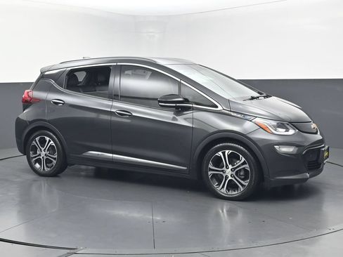 Used 2019 Chevrolet Bolt Premier w/ Infotainment Package FWD image 6
