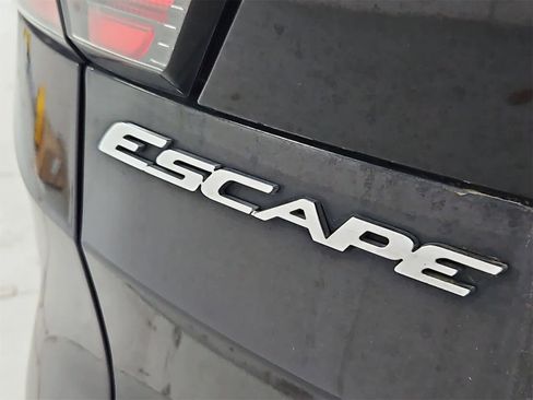 Used 2017 Ford Escape S image 12