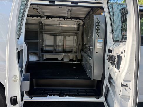 Used 2015 Chevrolet Express 2500 RWD image 25