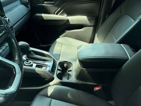 Used 2025 Chevrolet Colorado Trail Boss AWD/4WD image 4