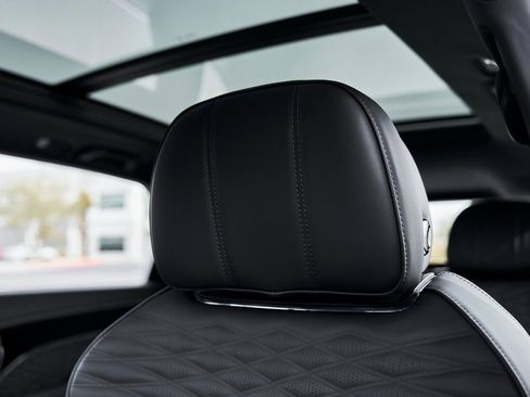 Used 2023 Bentley Bentayga Extended Wheelbase image 46