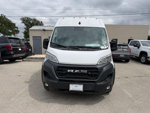 Used 2024 Chevrolet Silverado 2500 LT AWD/4WD image 2