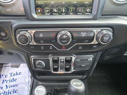 Used 2022 Jeep Wrangler Unlimited Sahara AWD/4WD image 22