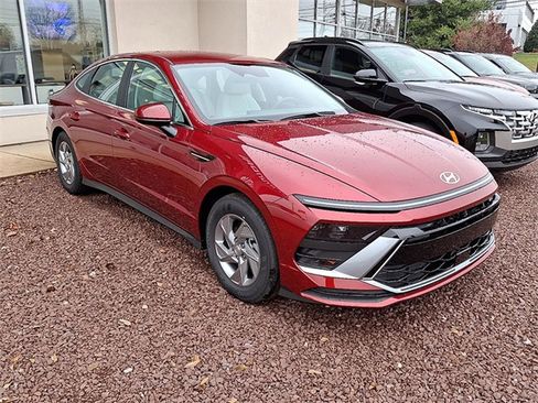 Used 2025 Hyundai Sonata SE image 2