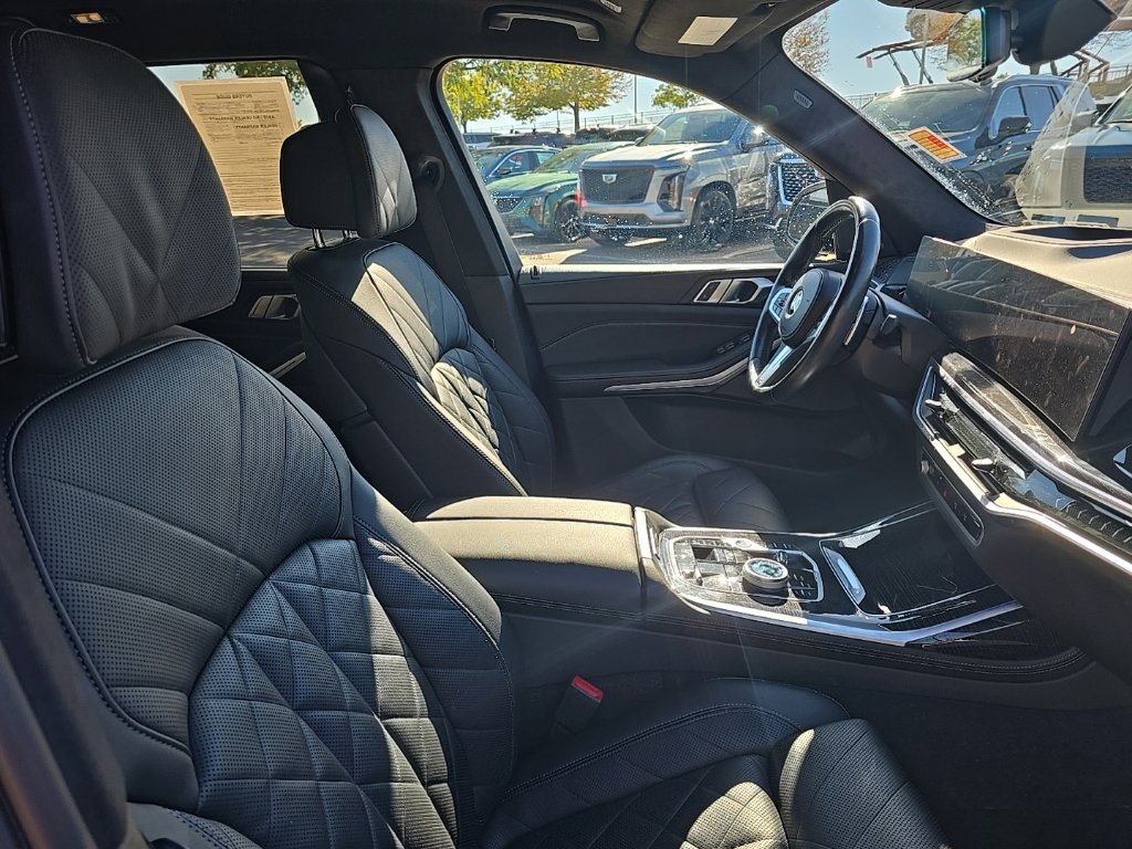 Used 2023 BMW X7 xDrive40i w/ M Sport Package AWD/4WD image 11