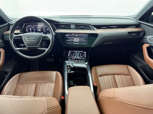 Used 2022 Audi e-tron Premium w/ Convenience Plus Package image 18