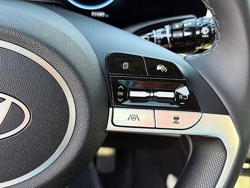 Certified 2025 Hyundai Elantra Limited image 15