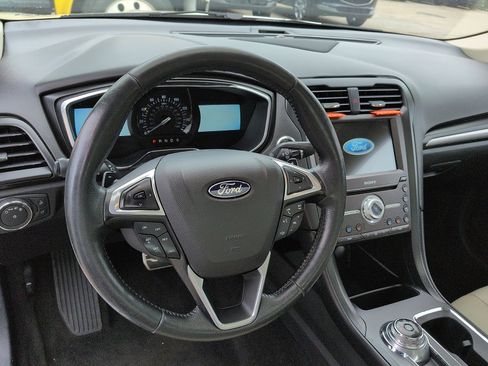 Used 2017 Ford Fusion Titanium image 9