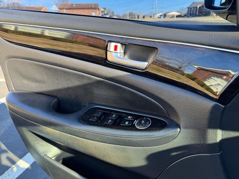Used 2013 Hyundai Genesis 3.8 RWD image 40