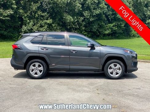 Used 2021 Toyota RAV4 XLE AWD/4WD image 8