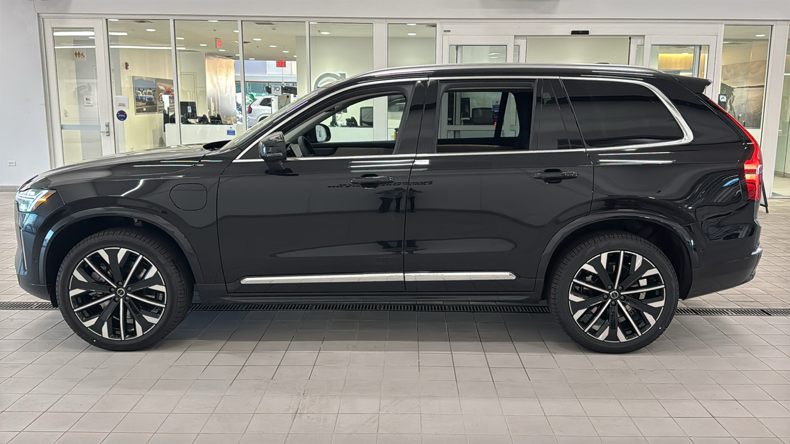 New 2026 Volvo XC90 T8 Plus w/ Protection Package AWD/4WD image 8