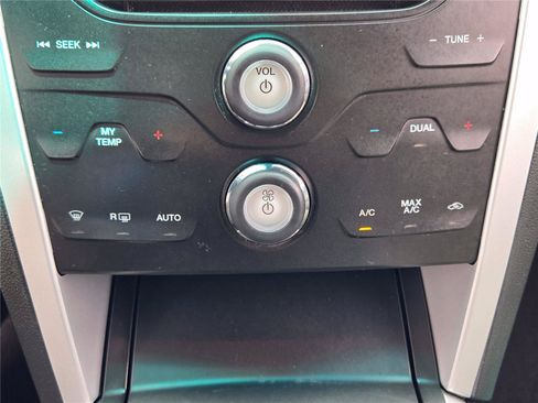 Used 2013 Ford Explorer XLT FWD image 17