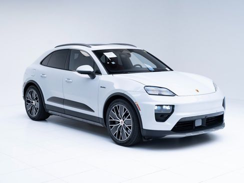 New 2025 Porsche Macan 4S Electric image 7