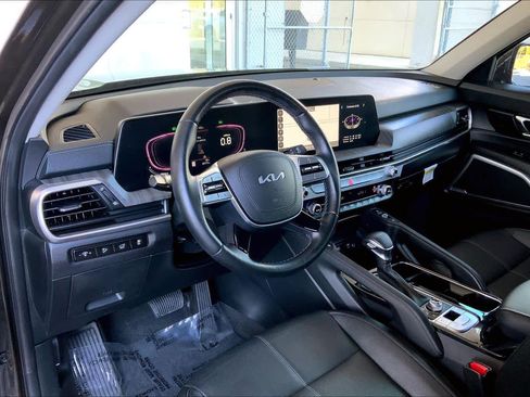 Used 2023 Kia Telluride EX image 33