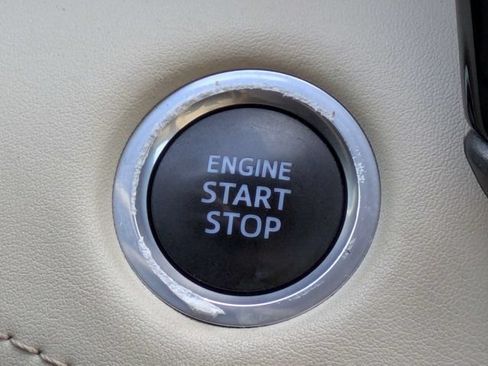Used 2021 Toyota Highlander XLE AWD/4WD image 30