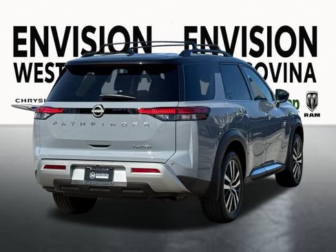 Used 2023 Nissan Pathfinder Platinum image 11