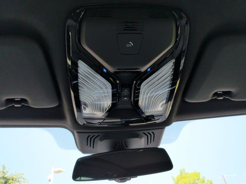 Used 2022 BMW X5 xDrive45e w/ M Sport Package AWD/4WD image 32