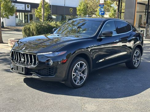 Used 2018 Maserati Levante AWD/4WD image 3