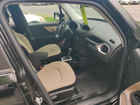 Used 2015 Jeep Renegade Latitude w/ Popular Equipment Group AWD/4WD image 16