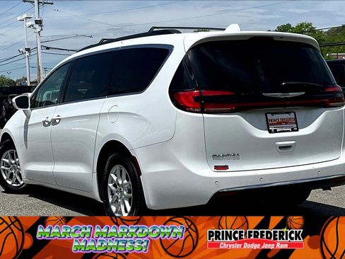 Used 2022 Chrysler Pacifica Touring-L image 9