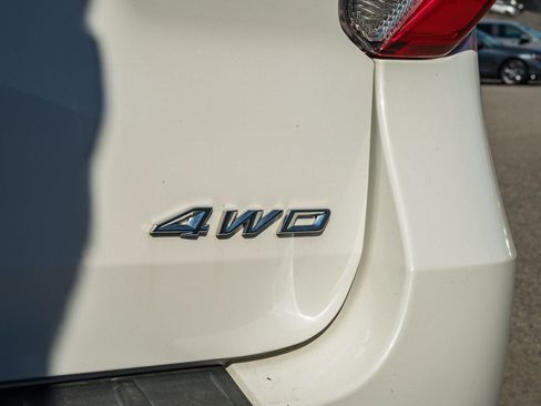 Used 2022 Ford Explorer XLT image 11