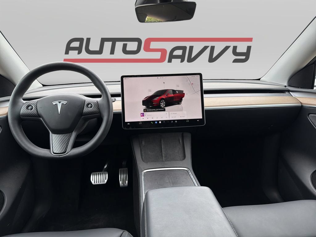 Used 2024 Tesla Model Y 2WD image 17